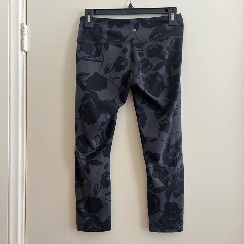 Lululemon Floral Cropped Leggings 6 Activewear Running Capri 21.5 Pilates Yoga